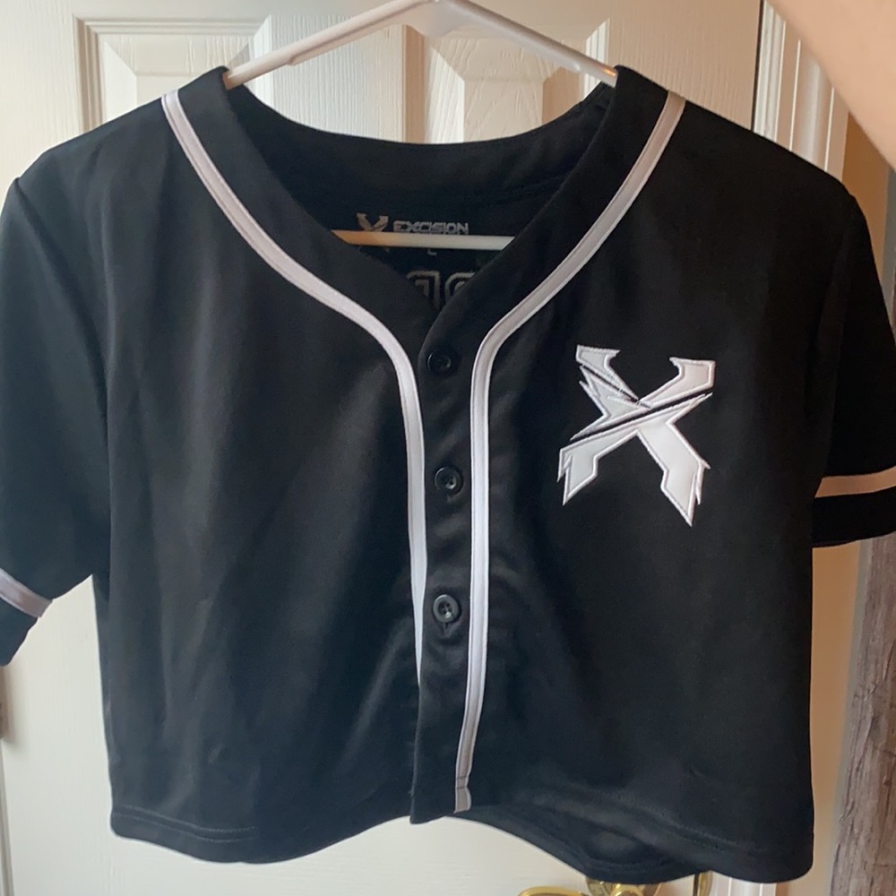 BRAND NEW- Excision crop jersey
